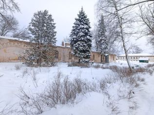 Недвижимое имущество, расположенное по адресу: Новгородская область, Валдайский район, с. Едрово, ул. Московская, д.1а